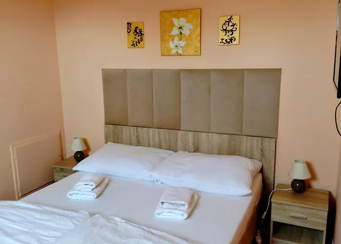 Restaurace-pension-vinařství U šťastných 3* Mistrin